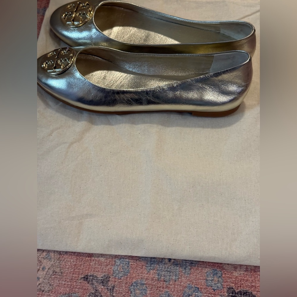 Tory Burch Chelsea Leather Metallic Silver Ballet Flats Size 7 - Picture 8 of 12